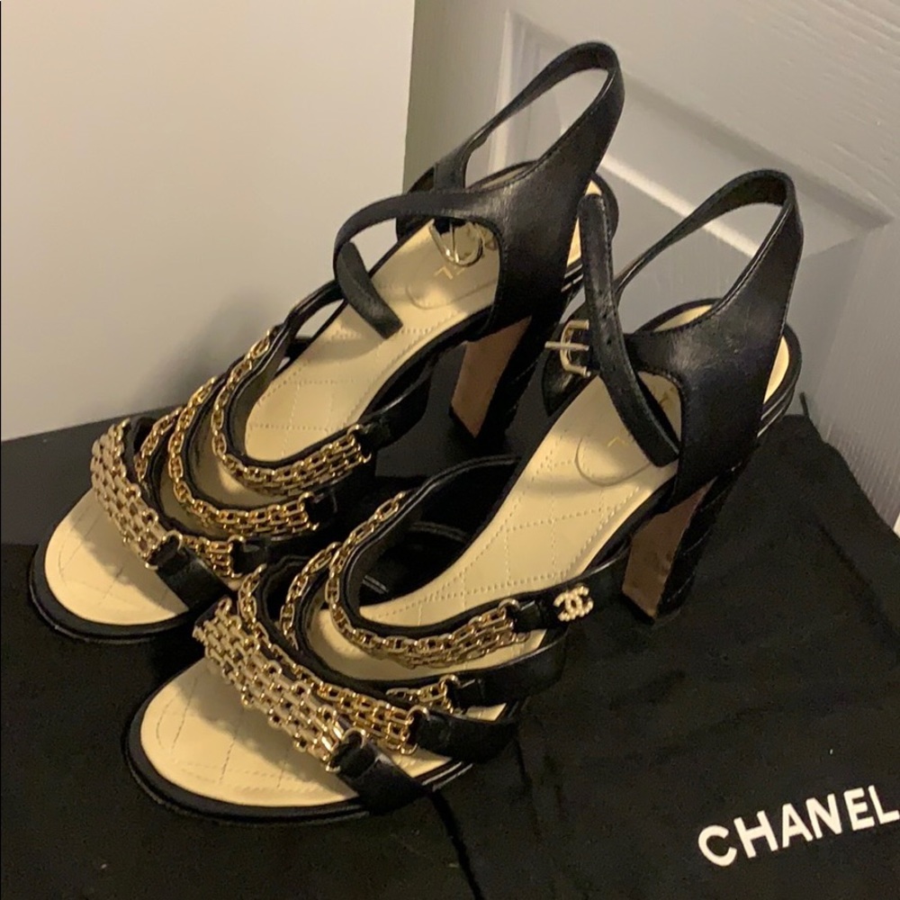 Sandals size 39.5 black with gold chain